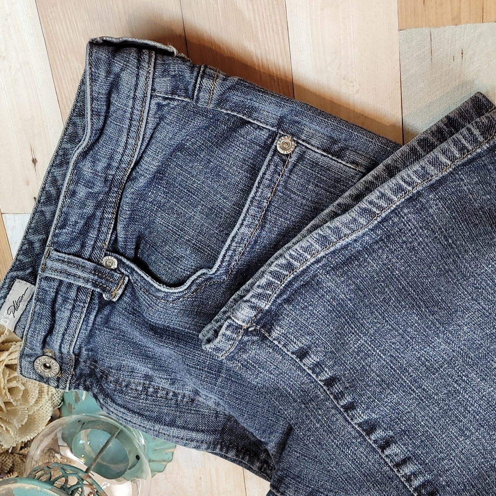 CHICO'S PLATINUM LIGHT WASH BLUE JEANS